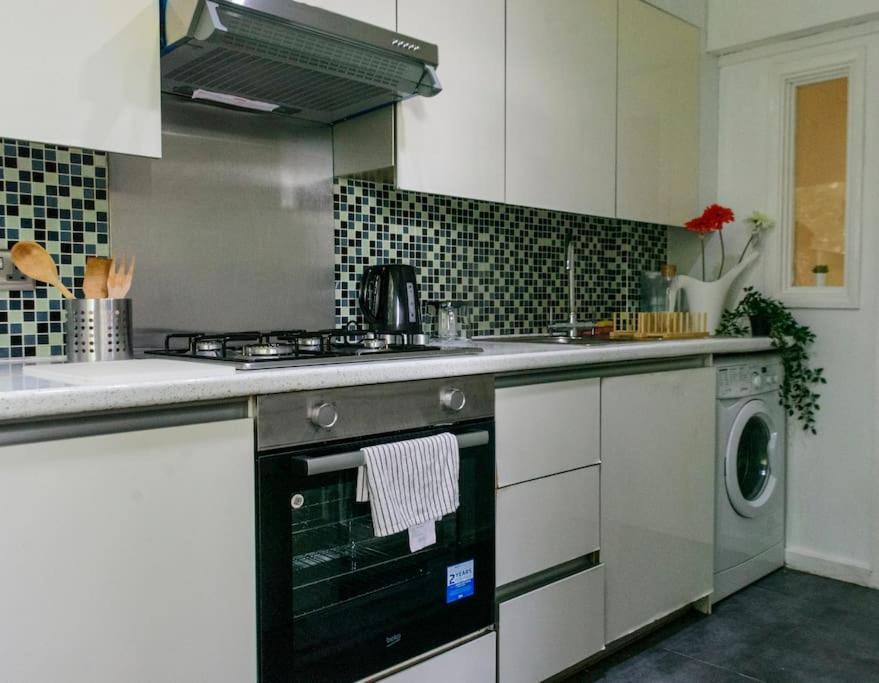 Little Venice, Paddington, Sunshine-home! Appartement Londen